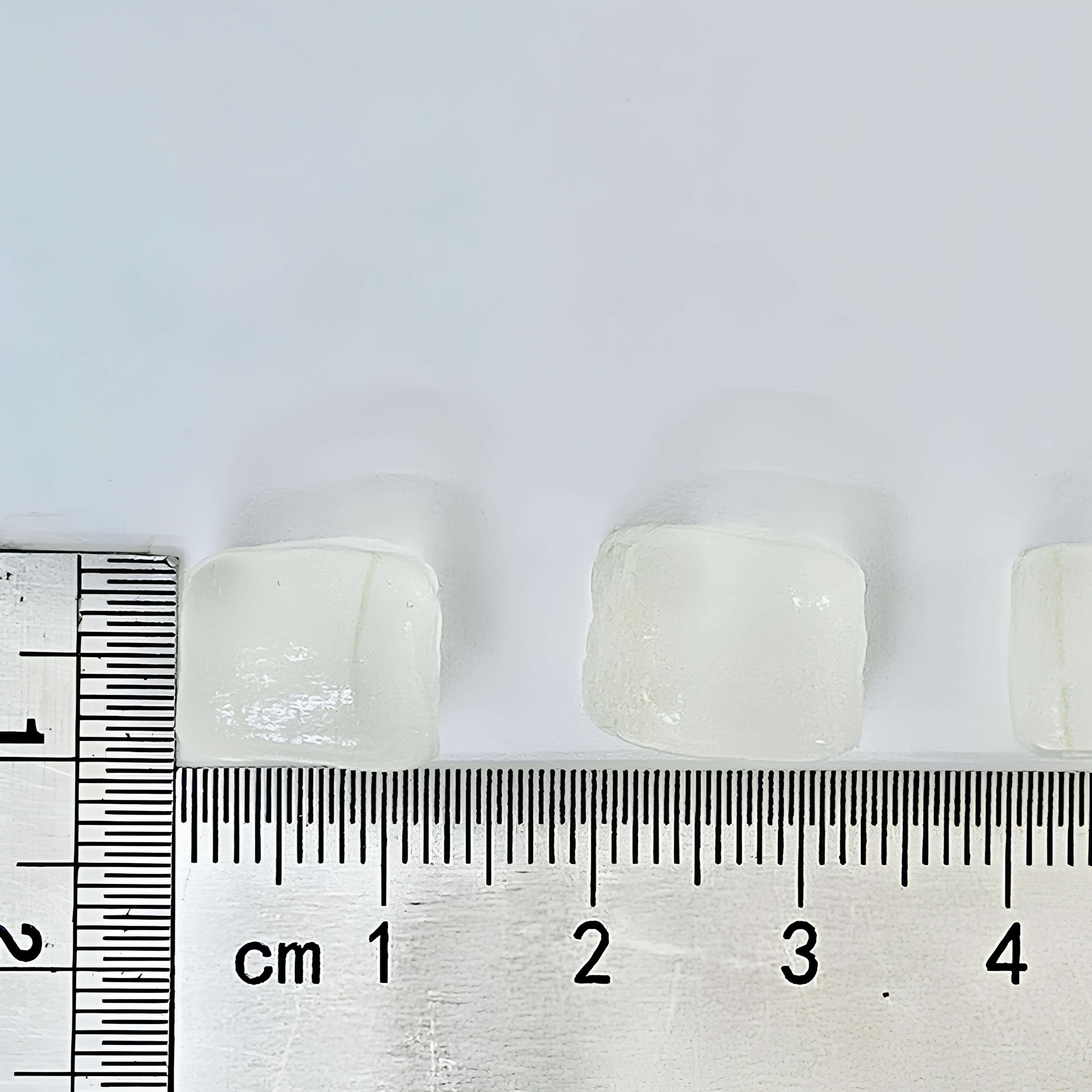 阿三哥蜜蘆薈方塊切丁均勻，大小一致